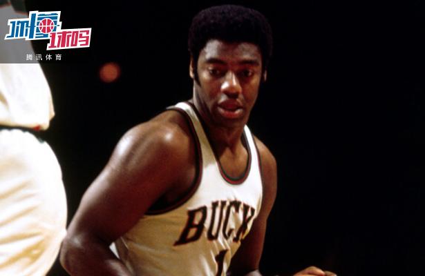 由于伤病与 由于伤病与