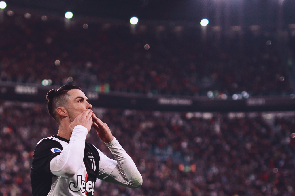 主场以压倒 主场以压倒